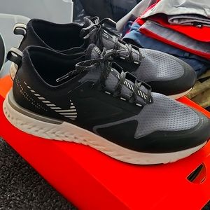 Nike Odyssey React SHIELD. 11. BLACK/GRAY.